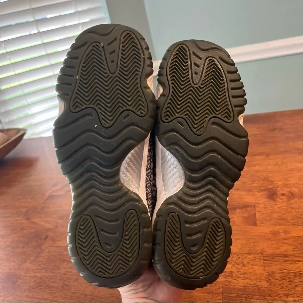 Jordan Future olive green weave sneakers size men’s 7 women’s 9